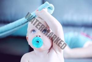 آیا مکیدن پستانک فقط مضر است؟